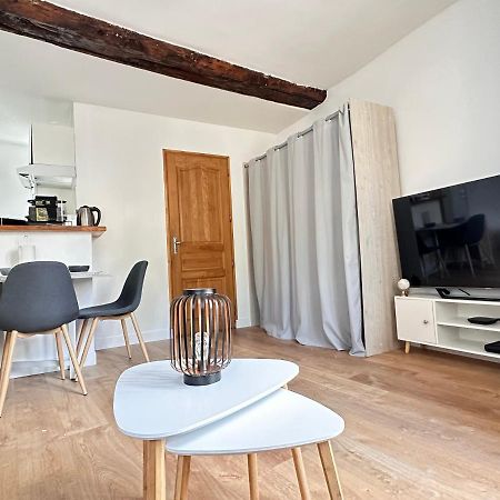 Home Up Pontoise Exterior foto